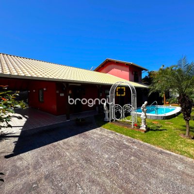 Casa com 170m², 3 quartos (sendo 2 suítes), 3 garagens, no bairro Rio Tavares em Florianópolis