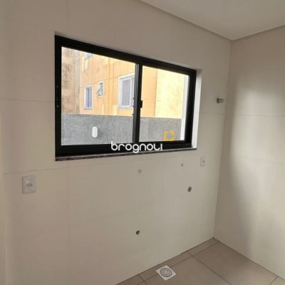 Casa com 70m², 2 quartos (sendo 2 suítes), 2 garagens, no bairro Serraria em São José
