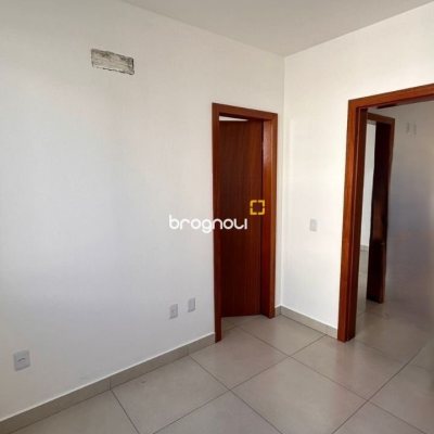 Casa com 70m², 2 quartos (sendo 2 suítes), 2 garagens, no bairro Serraria em São José