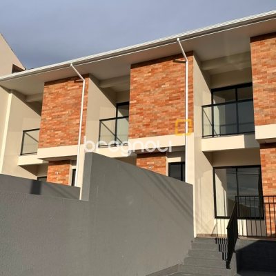 Casa com 70m², 2 quartos (sendo 2 suítes), 2 garagens, no bairro Serraria em São José
