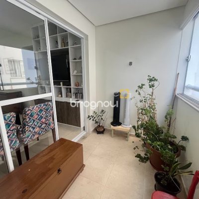 Apartamento com 79m², 2 quartos (sendo 1 suíte), 1 garagem, no bairro Palmas em Governador Celso Ramos