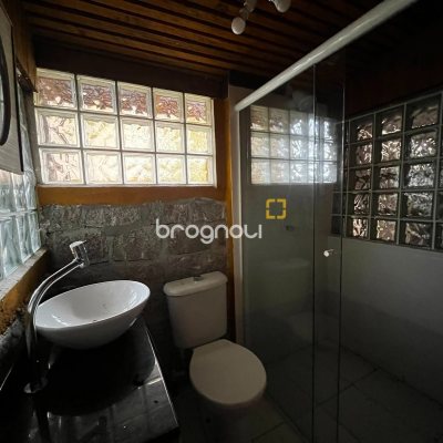 Casa com 260m², 4 quartos (sendo 3 suítes), 2 garagens, no bairro Lagoa da Conceição em Florianópolis