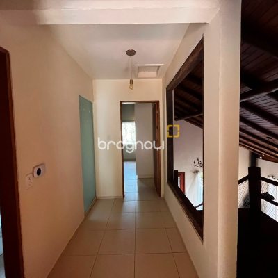Casa com 260m², 4 quartos (sendo 3 suítes), 2 garagens, no bairro Lagoa da Conceição em Florianópolis