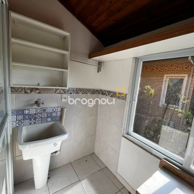 Casa com 260m², 4 quartos (sendo 3 suítes), 2 garagens, no bairro Lagoa da Conceição em Florianópolis