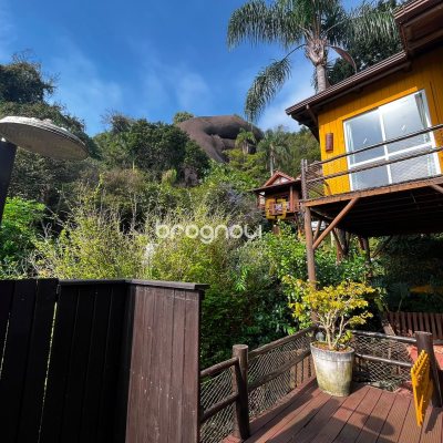 Casa com 260m², 4 quartos (sendo 3 suítes), 2 garagens, no bairro Lagoa da Conceição em Florianópolis
