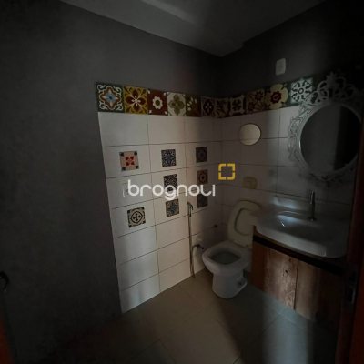 Casa com 260m², 4 quartos (sendo 3 suítes), 2 garagens, no bairro Lagoa da Conceição em Florianópolis