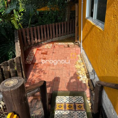 Casa com 260m², 4 quartos (sendo 3 suítes), 2 garagens, no bairro Lagoa da Conceição em Florianópolis