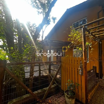 Casa com 260m², 4 quartos (sendo 3 suítes), 2 garagens, no bairro Lagoa da Conceição em Florianópolis