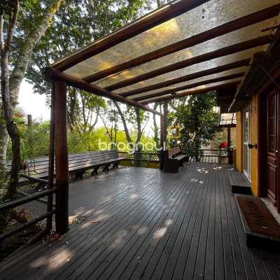 Casa com 260m², 4 quartos (sendo 3 suítes), 2 garagens, no bairro Lagoa da Conceição em Florianópolis