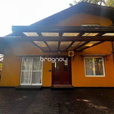 Casa com 260m², 4 quartos (sendo 3 suítes), 2 garagens, no bairro Lagoa da Conceição em Florianópolis