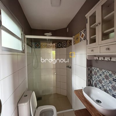 Casa com 260m², 4 quartos (sendo 3 suítes), 2 garagens, no bairro Lagoa da Conceição em Florianópolis