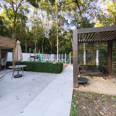 Apartamento com 71m², 2 quartos (sendo 1 suíte), 1 garagem, no bairro Saco Grande em Florianópolis