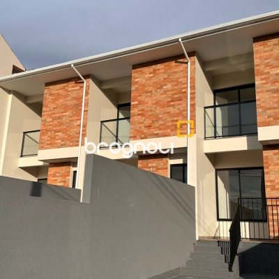 Casa com 70m², 2 quartos (sendo 2 suítes), 2 garagens, no bairro Serraria em São José