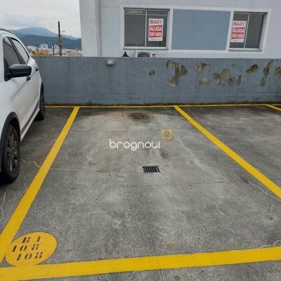 Apartamento com 64m², 3 quartos (sendo 1 suíte), 1 garagem, no bairro Ipiranga em São José