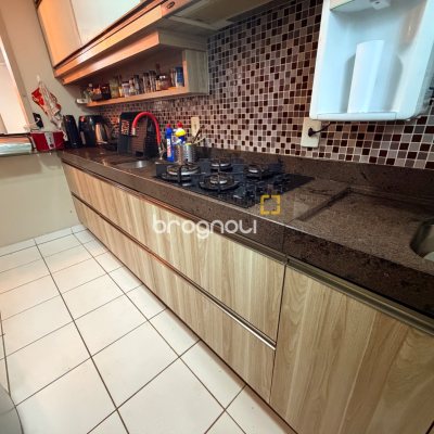 Apartamento com 64m², 3 quartos (sendo 1 suíte), 1 garagem, no bairro Ipiranga em São José