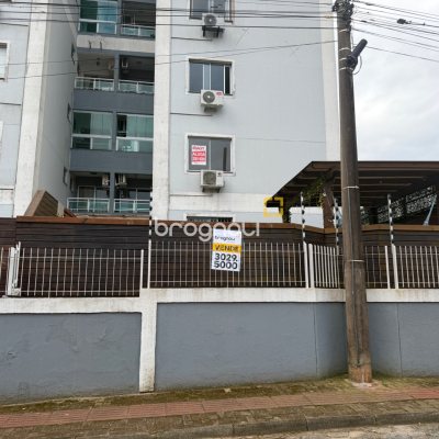Apartamento com 64m², 3 quartos (sendo 1 suíte), 1 garagem, no bairro Ipiranga em São José