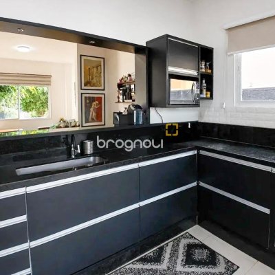 Casa com 115m², 3 quartos (sendo 1 suíte), 2 garagens, no bairro Campeche em Florianópolis