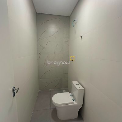 Casa com 80m², 2 quartos (sendo 2 suítes), 1 garagem, no bairro Ingleses em Florianópolis