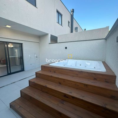 Casa com 80m², 2 quartos (sendo 2 suítes), 1 garagem, no bairro Ingleses em Florianópolis