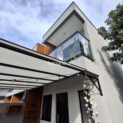 Casa com 99m², 2 quartos, 1 garagem, no bairro Rio Vermelho em Florianópolis