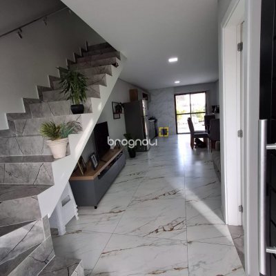 Casa com 99m², 2 quartos, 1 garagem, no bairro Rio Vermelho em Florianópolis