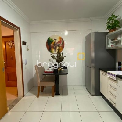 Apartamento com 125m², 3 quartos (sendo 1 suíte), 1 garagem, no bairro Campinas em São José