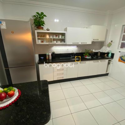 Apartamento com 125m², 3 quartos (sendo 1 suíte), 1 garagem, no bairro Campinas em São José
