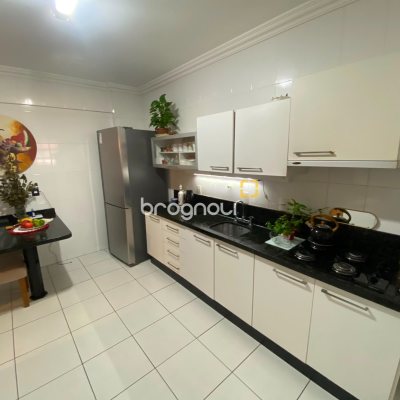 Apartamento com 125m², 3 quartos (sendo 1 suíte), 1 garagem, no bairro Campinas em São José