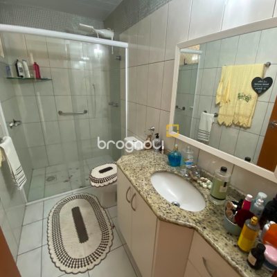 Apartamento com 125m², 3 quartos (sendo 1 suíte), 1 garagem, no bairro Campinas em São José