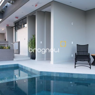 Apartamento com 70m², 2 quartos (sendo 1 suíte), 7 garagens, no bairro Ingleses em Florianópolis