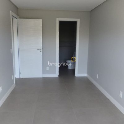 Apartamento com 70m², 2 quartos (sendo 1 suíte), 7 garagens, no bairro Ingleses em Florianópolis