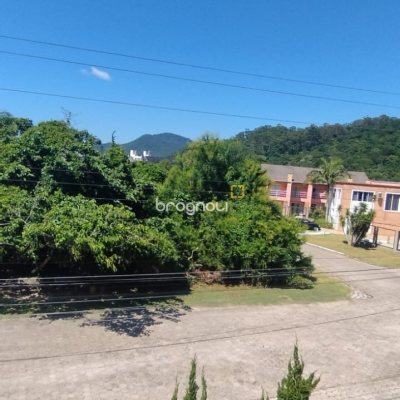 Apartamento com 70m², 2 quartos (sendo 1 suíte), 7 garagens, no bairro Ingleses em Florianópolis