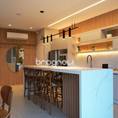 Apartamento com 70m², 2 quartos (sendo 1 suíte), 7 garagens, no bairro Ingleses em Florianópolis