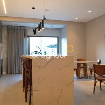 Apartamento com 70m², 2 quartos (sendo 1 suíte), 7 garagens, no bairro Ingleses em Florianópolis