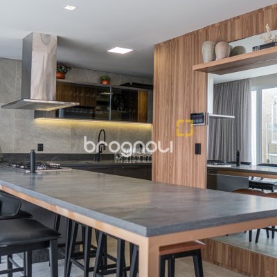 Apartamento com 73m², 2 quartos (sendo 1 suíte), 1 garagem, no bairro Ingleses em Florianópolis