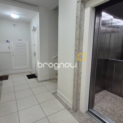 Apartamento com 117m², 2 quartos (sendo 2 suítes), 2 garagens, no bairro Jurerê em Florianópolis