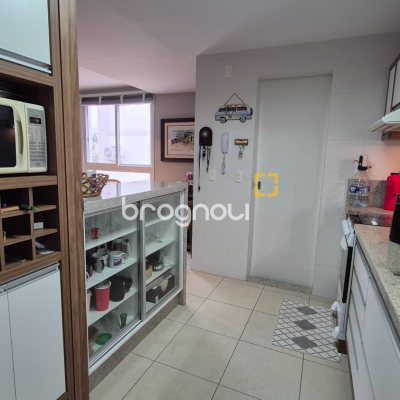 Apartamento com 117m², 2 quartos (sendo 2 suítes), 2 garagens, no bairro Jurerê em Florianópolis