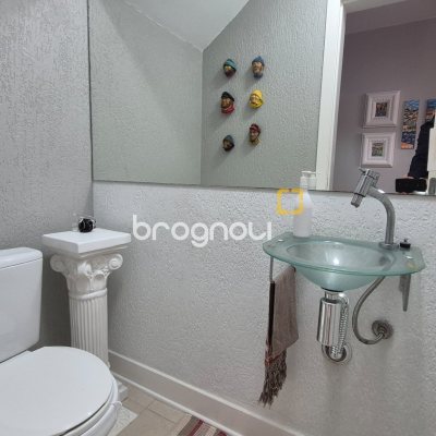Apartamento com 117m², 2 quartos (sendo 2 suítes), 2 garagens, no bairro Jurerê em Florianópolis