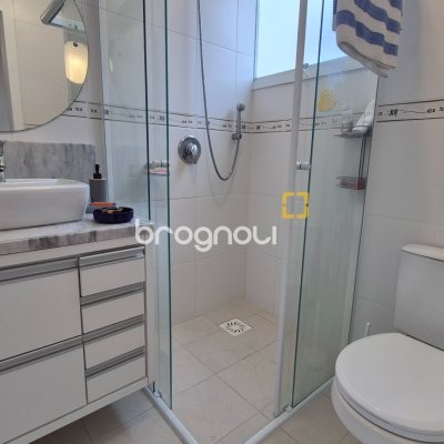 Apartamento com 117m², 2 quartos (sendo 2 suítes), 2 garagens, no bairro Jurerê em Florianópolis