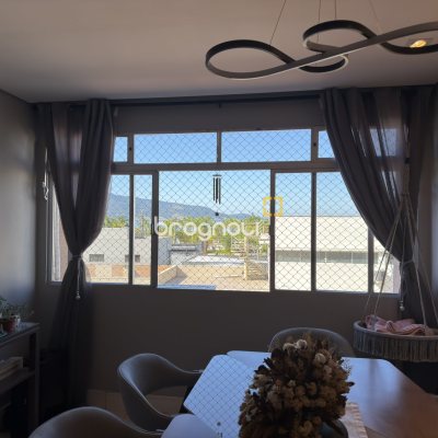 Apartamento com 89m², 3 quartos (sendo 1 suíte), 1 garagem, no bairro Coqueiros em Florianópolis