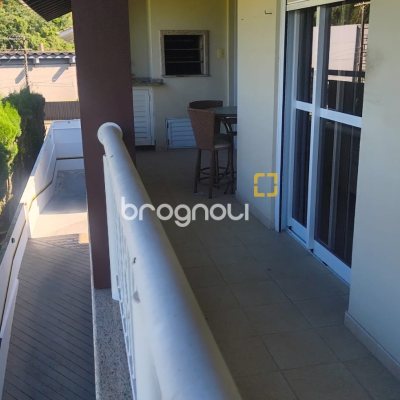 Apartamento com 112m², 4 quartos (sendo 1 suíte), 2 garagens, no bairro Jurerê Internacional em Florianópolis