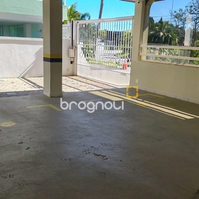 Apartamento com 112m², 4 quartos (sendo 1 suíte), 2 garagens, no bairro Jurerê Internacional em Florianópolis