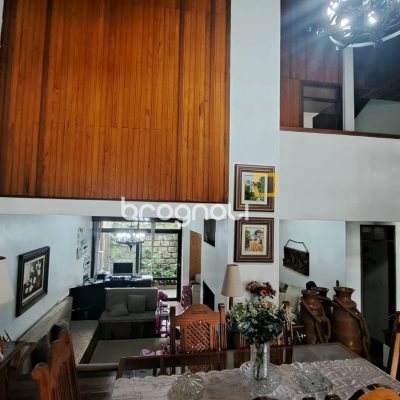 Casa com 295m², 5 quartos (sendo 3 suítes), 4 garagens, no bairro Abraão em Florianópolis