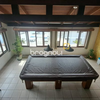Casa com 295m², 5 quartos (sendo 3 suítes), 4 garagens, no bairro Abraão em Florianópolis