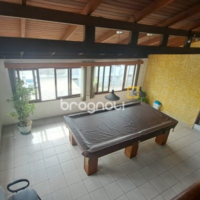 Casa com 295m², 5 quartos (sendo 3 suítes), 4 garagens, no bairro Abraão em Florianópolis