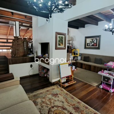 Casa com 295m², 5 quartos (sendo 3 suítes), 4 garagens, no bairro Abraão em Florianópolis