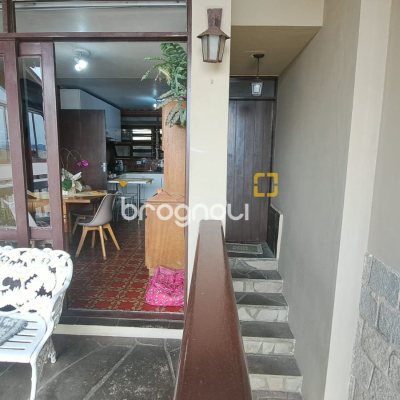 Casa com 295m², 5 quartos (sendo 3 suítes), 4 garagens, no bairro Abraão em Florianópolis