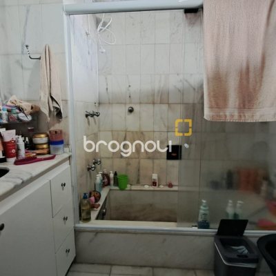 Casa com 295m², 5 quartos (sendo 3 suítes), 4 garagens, no bairro Abraão em Florianópolis