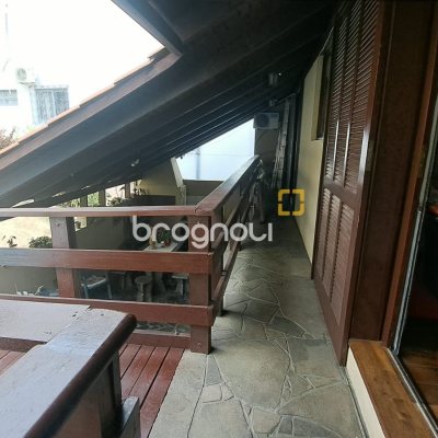 Casa com 295m², 5 quartos (sendo 3 suítes), 4 garagens, no bairro Abraão em Florianópolis