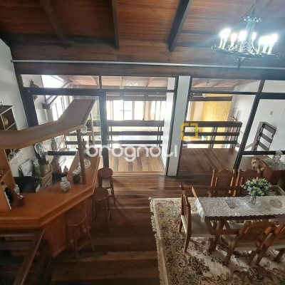 Casa com 295m², 5 quartos (sendo 3 suítes), 4 garagens, no bairro Abraão em Florianópolis
